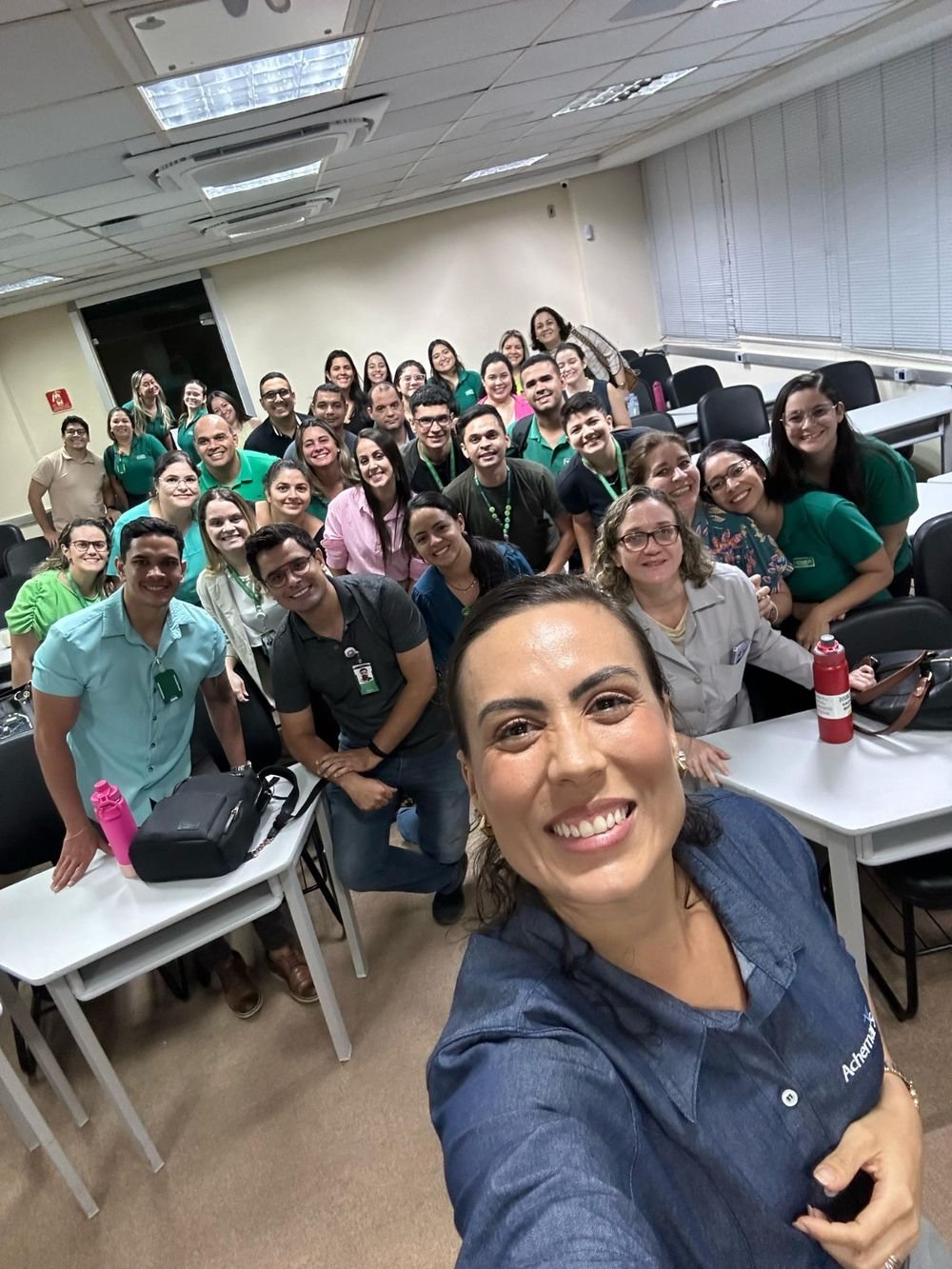 Achernar Sena conduzindo um treinamento presencial